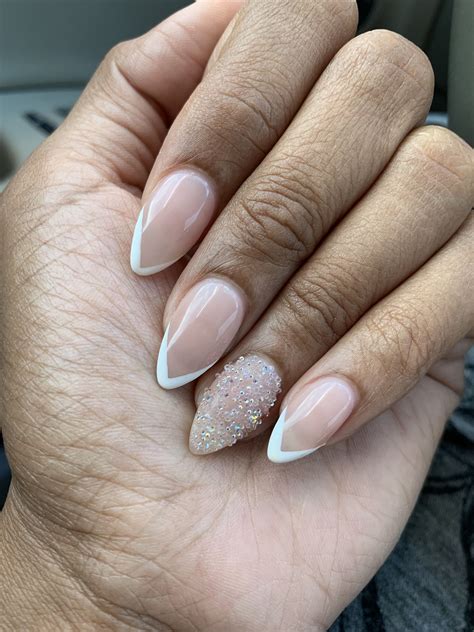 acrylic nails almond shaped